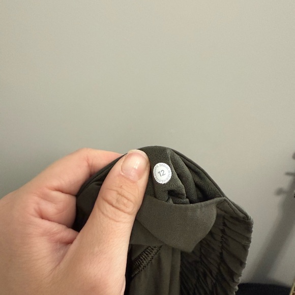 Lululemon Sun Setter Jogger in Army Green - Picture 4 of 4